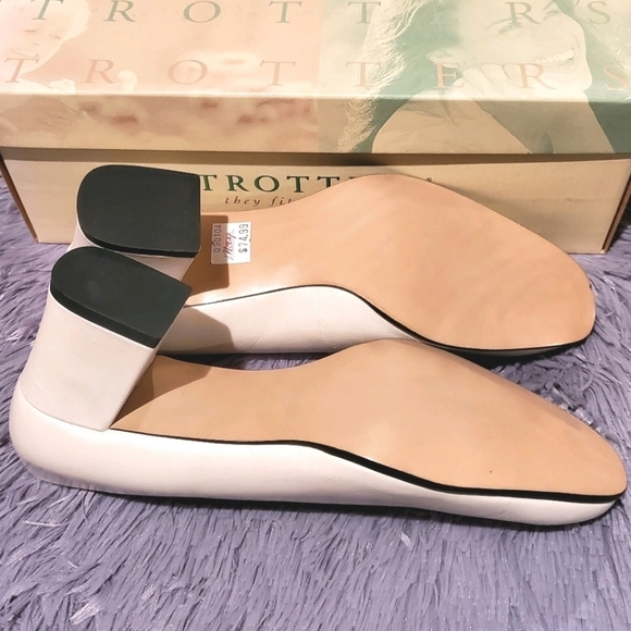 Trotters May White Pearl Block Heels - Picture 5 of 5